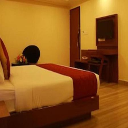 Fabhotel Prime D Chandlier Kochi Dış mekan fotoğraf