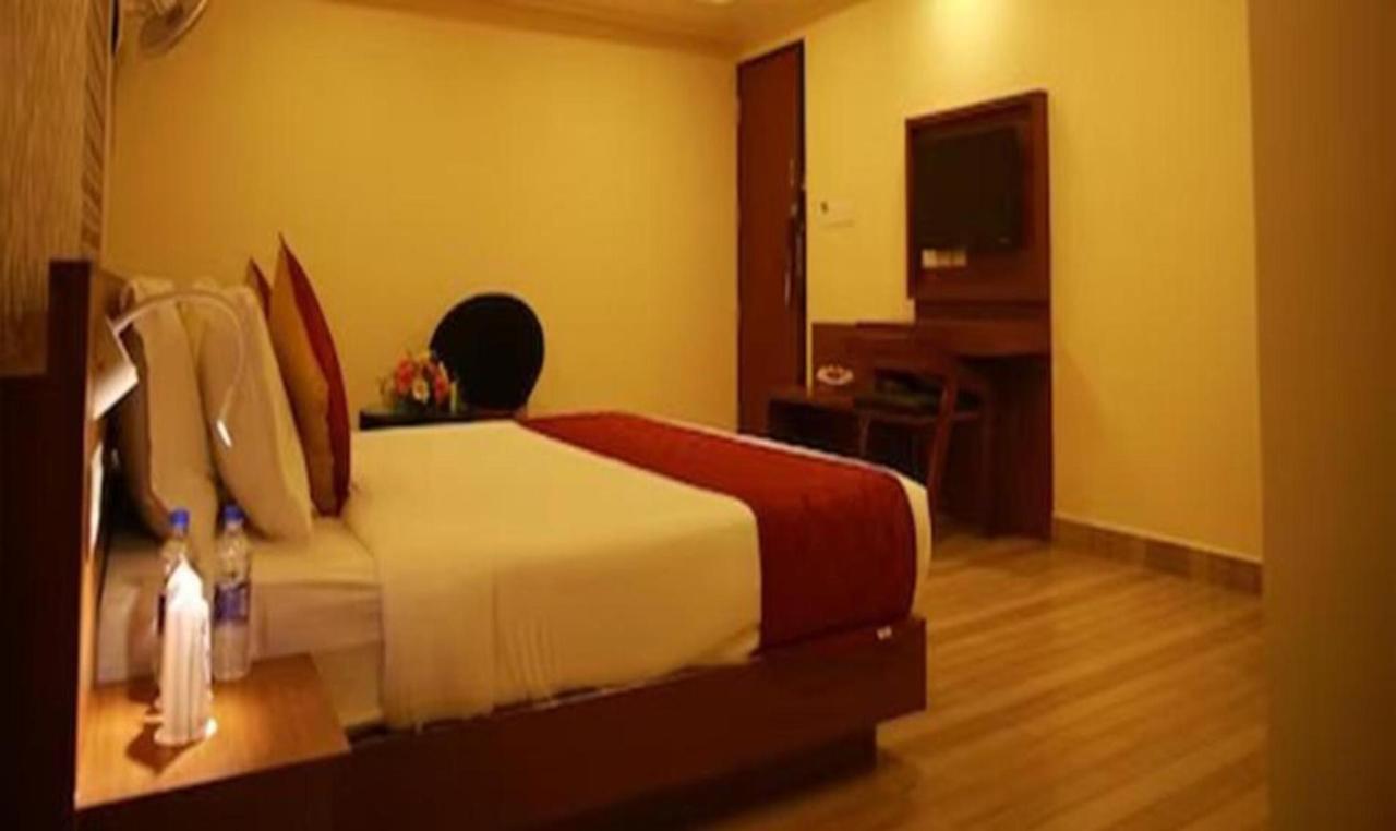 Fabhotel Prime D Chandlier Kochi Dış mekan fotoğraf