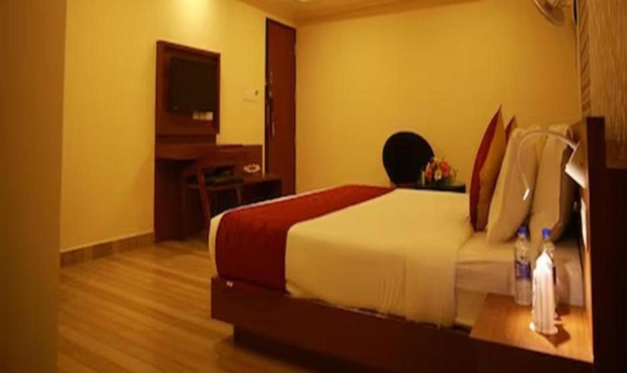 Fabhotel Prime D Chandlier Kochi Dış mekan fotoğraf