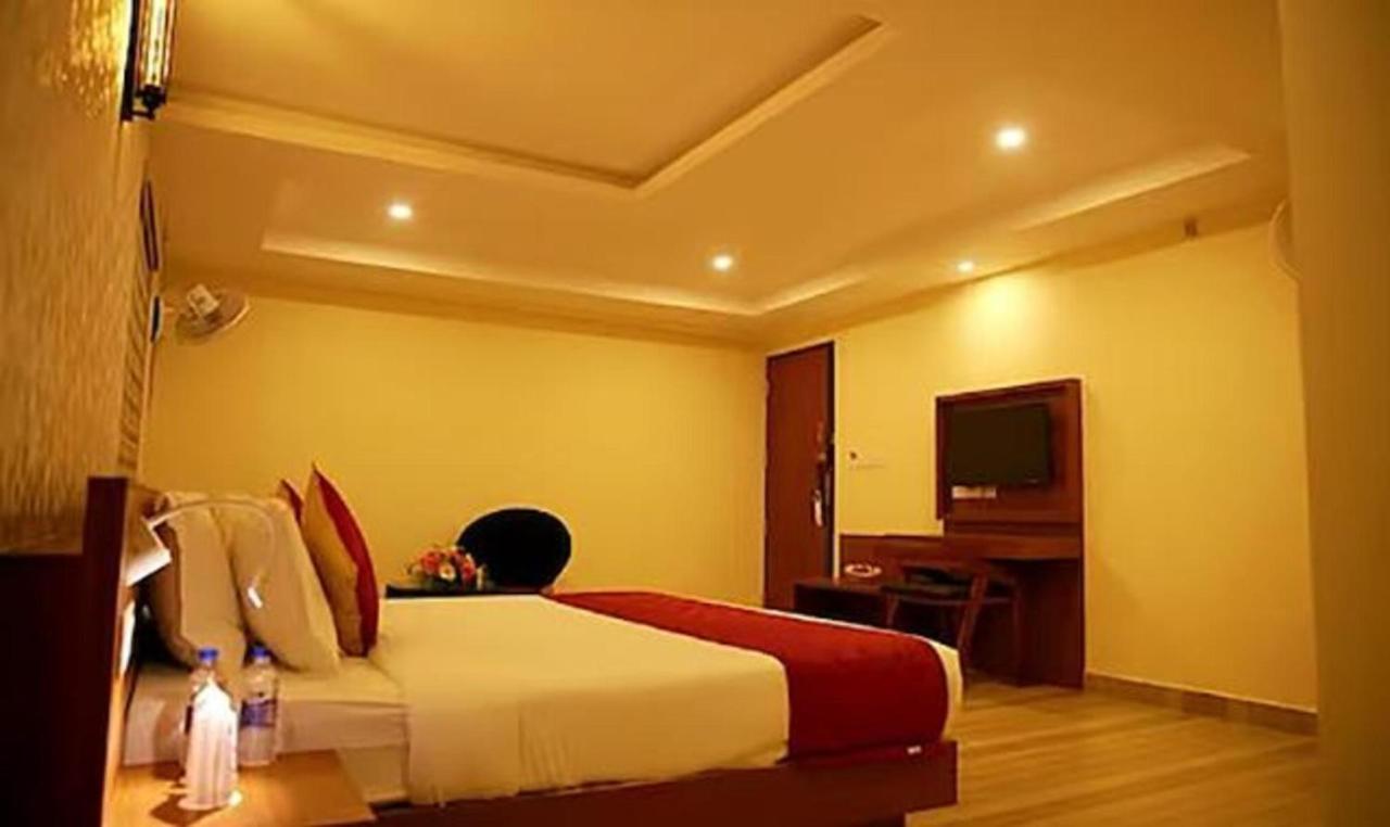 Fabhotel Prime D Chandlier Kochi Dış mekan fotoğraf